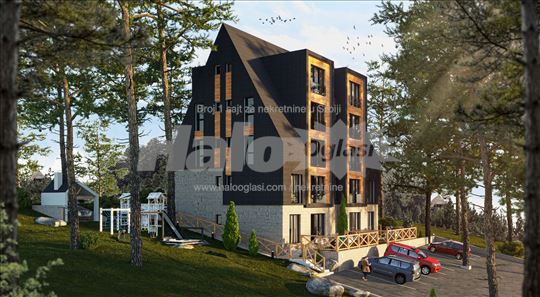 Apartman sa dvorištem na odličnoj lokaciji