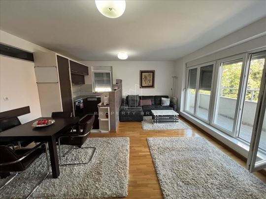 Banovo brdo, useljiv odmah, parking mesto ID#4100