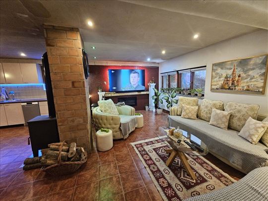 Belegiš kuća sa pogledom na Dunav