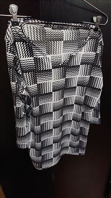 Crno-bela bluza, sa srebrnim detaljima