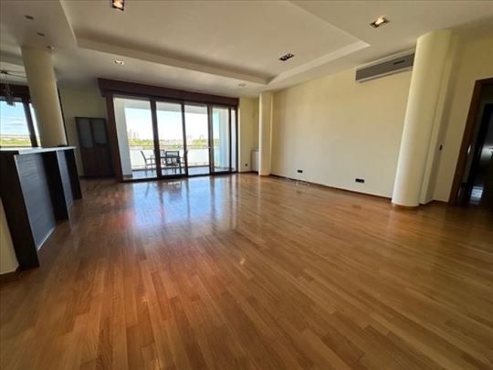 Dedinje - Beli Dvor-180m2-Garaža-Teretana-Dvorište