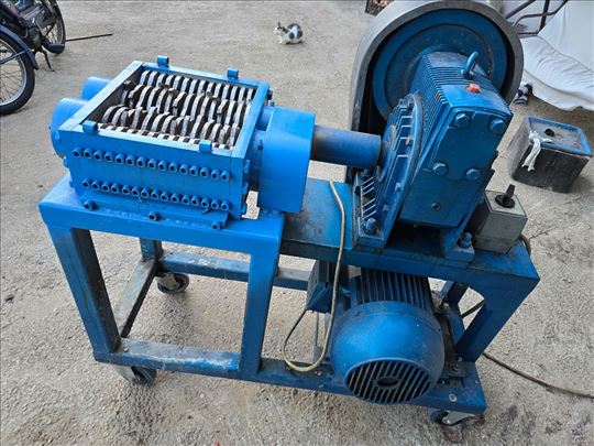 Industrijska drobilica seckalica Shredder