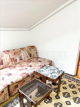 Izdaje se jednoiposoban stan na Bulevaru Nemanjića