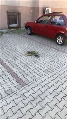 Izdajem parking mesto na Altini