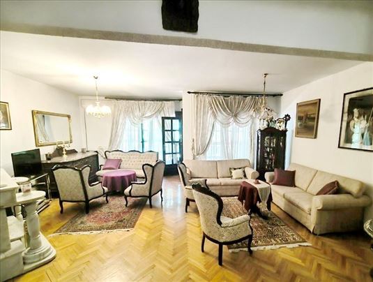 Karingtonka, kuća sa dvorištem i garažom!