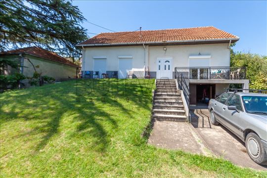 Kuća na Batušinačkom putu 230m2 na 10 ari placa