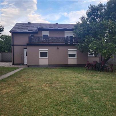 Kuća u Starim Banovcima