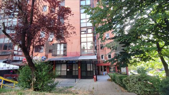 Lokal 45m2 Banovo brdo prizemlje