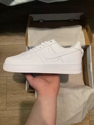 Nike Air Force 1 Triple White; Nove bele Forsice