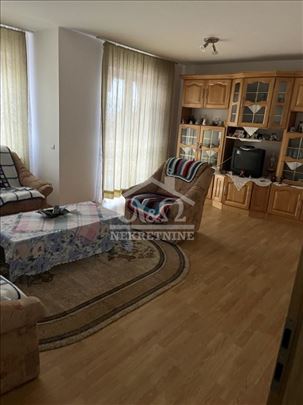 Nova kuća od 300m2 + 50m2 4,85a u Ilićevu