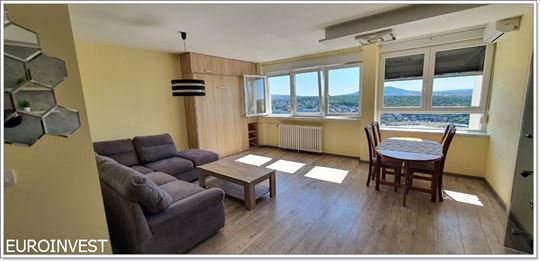 Renoviran, opremljen, prelep pogled ka Avali