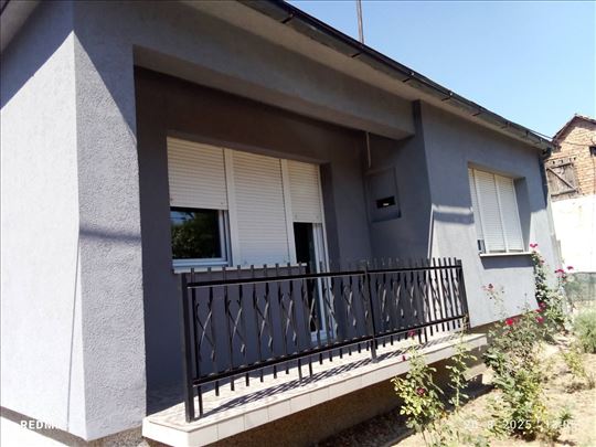 Šid kuća sa dve stambene jedinice 152m2 HITNO!