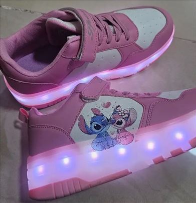 Stič patike sa točkićima, punjive,ima brojeva,nove