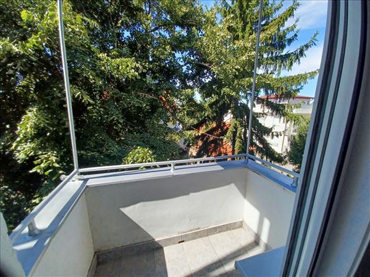 Dedinje 38-2m2 terasa