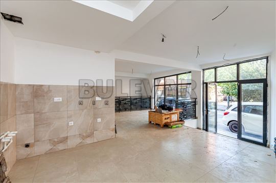 Izdaje se lokal u prizemlju novogradnje, strogi ce