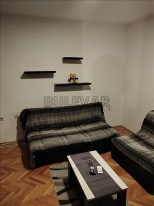 Izdaje se odličan, jednosoban stan u ulici Cara Ur