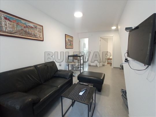 Izdaje se stan u kući sa uračunatim troškovima