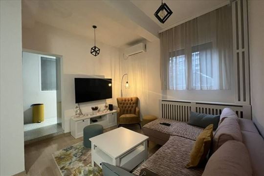 Izdajemo namešten 3.5 stan, 75m2, Cvijićeva, 