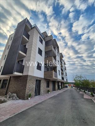 Jednosoban stan, sa dva garazna mesta