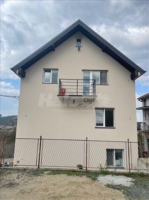 Na prodaju KUCA sa 7 ari placa