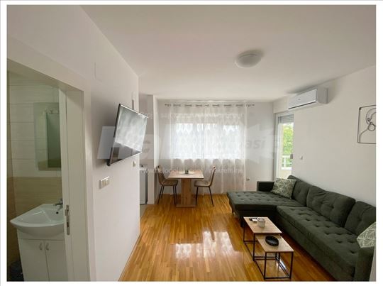 Novi apartman  br 20 u centru naselja