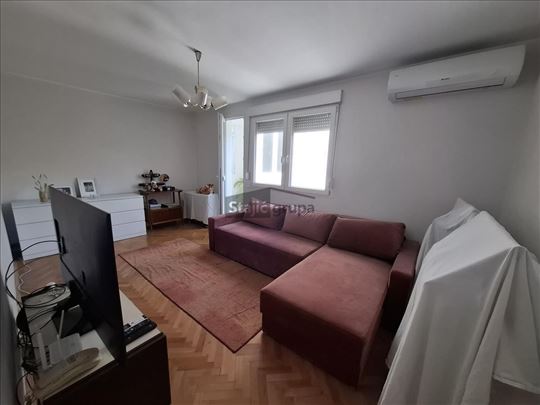 Odličan, renoviran, uknjižen