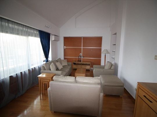 Penthouse with five bedrooms and garage