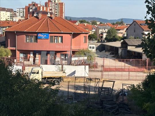 Poslovni prostor sa zemljistem ( centar Pirota )