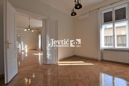Salonski poslovni prostor u centru grada