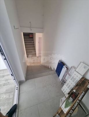 Stan 30m2 Zemun Altina