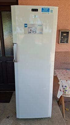 zamrzivac Beko min frost vertikalni 300 litara