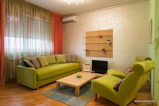 Arena, 2.0, 51+L, namešten, useljiv