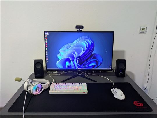 Gaming PC/ceo setup monitor sto stolica 