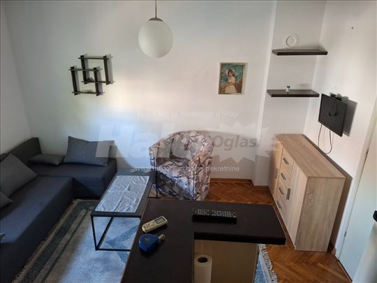 Izdajem  dvoiposoban stan u Borči namesten 