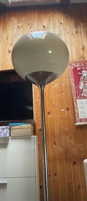 Prodajem stojeci lampu staru 50 godina
