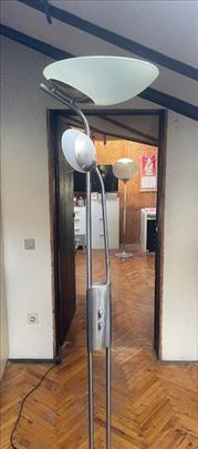 Prodajem stojecu lampu