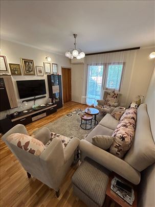 Prodajemo komforan 3.5 stan na Karaburmi, 78m2