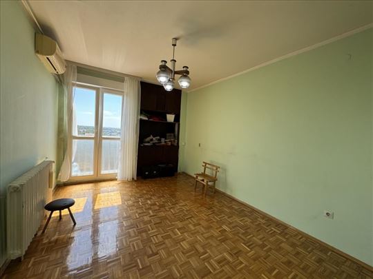 Svetao trosoban stan, Banijska 1, Zemun ID#2301