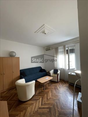 Vukov spomenik, svetao, odličan 