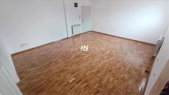 Zvezdara, Slavujev venac, Braće Ribnikar, 1.5, 42m