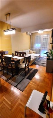 Cvetkova pijaca, 1,5 44+20m2, namešten i parking 