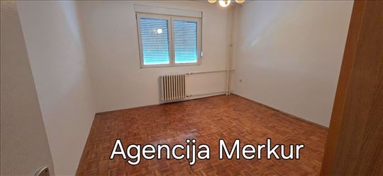 Dvosoban polunamešten stan u naju7žem centru grada