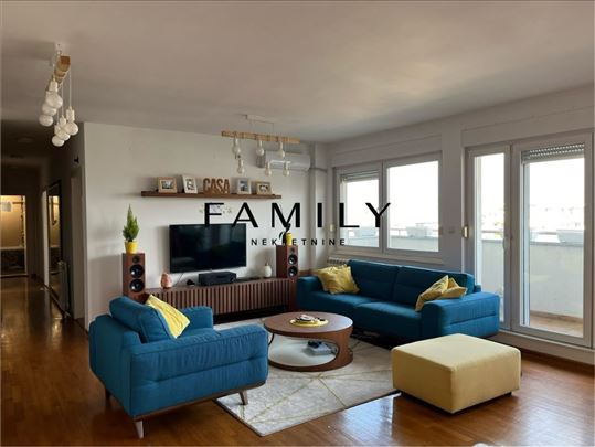 Ekskluzivan četvorosoban stan sa panoramskim pogle