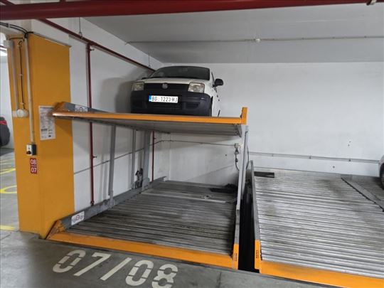 Izdaje se garaža klackalica u Cara Dušana ID#18641