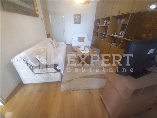 Odličan trosoban stan 67m2+ terase, peti sprat,lif