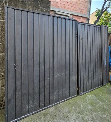 Garažna vrata / Metalna konstrukcija