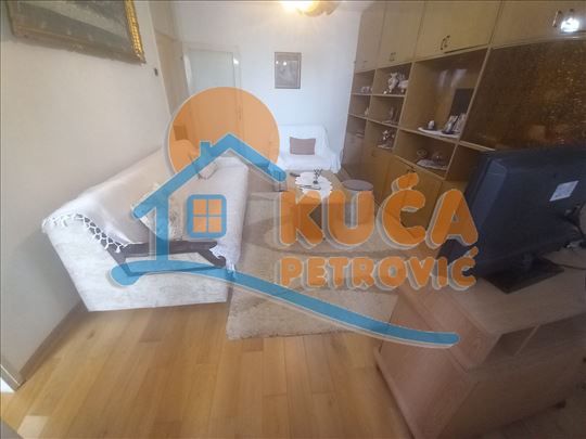 Odličan trosoban stan 67m2+ terase, peti sprat,lif