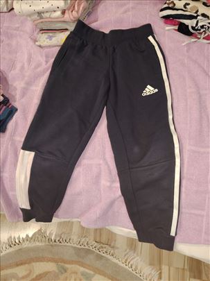 Devojčica velicina 110-116