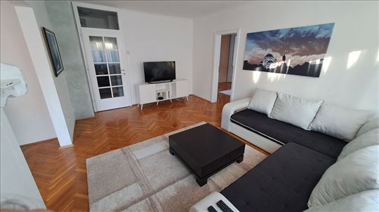 Dvosoban namešten stan na Sunčanoj padini, 56m2