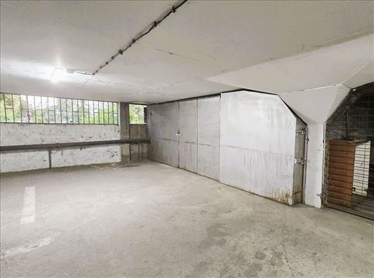 Garaža u bloku 30, 18m2